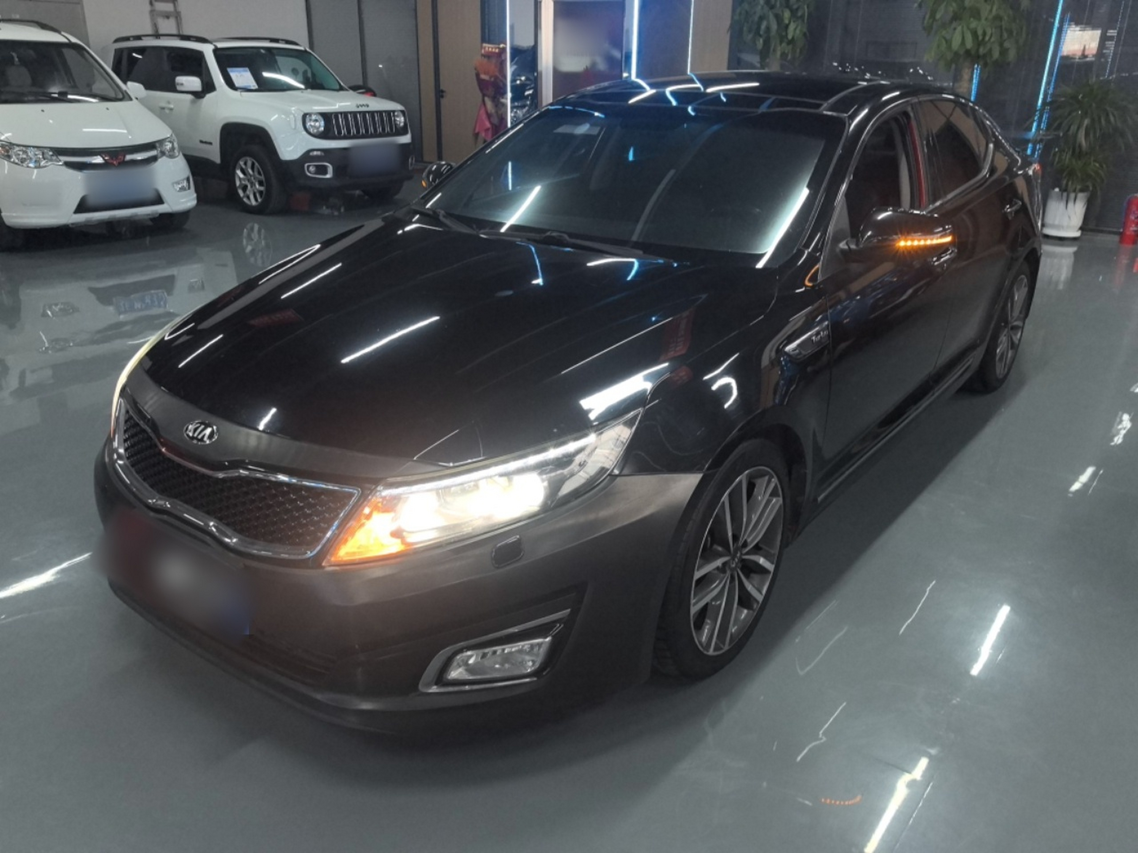 تحت مقدمة السيارة