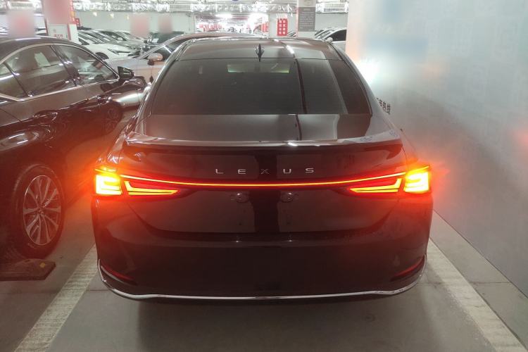 Used Lexus ES 2025 300h Deluxe Edition