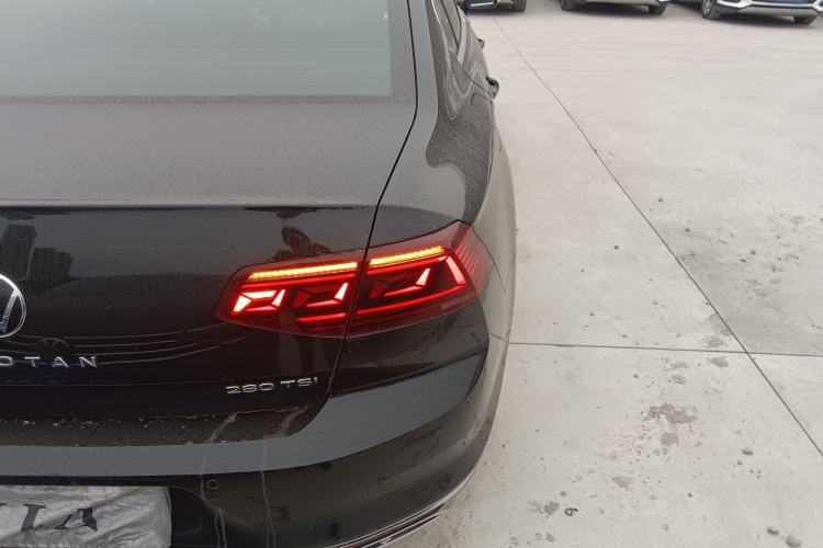 Used Volkswagen Magotan 2025 Zhongxiang Version 280TSI DSG Comfort Edition
