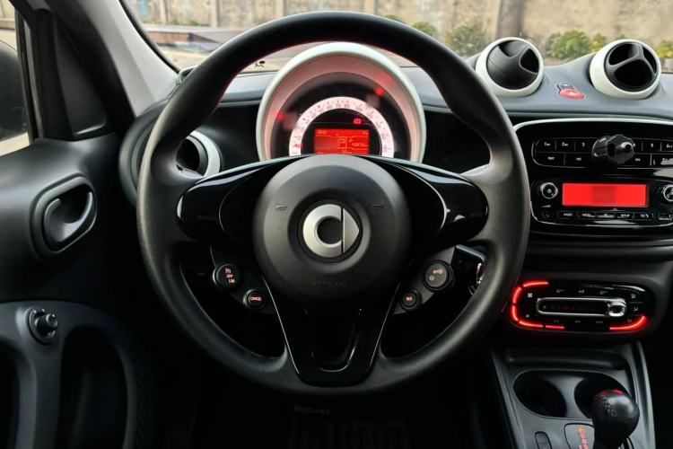 Used  forfour 2016 1.0L 52 kW Dynamic Edition
