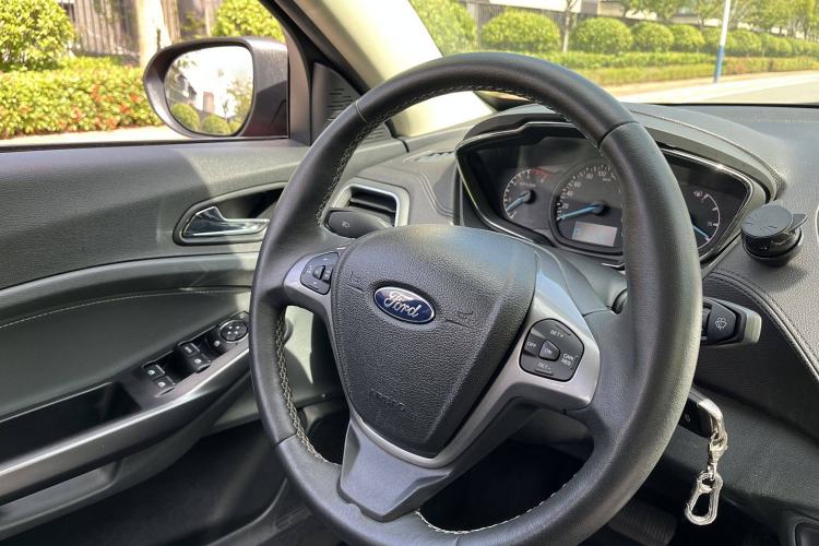 Used Ford Escort 2017 Happiness Edition 1.5L Automatic Fashion Version
