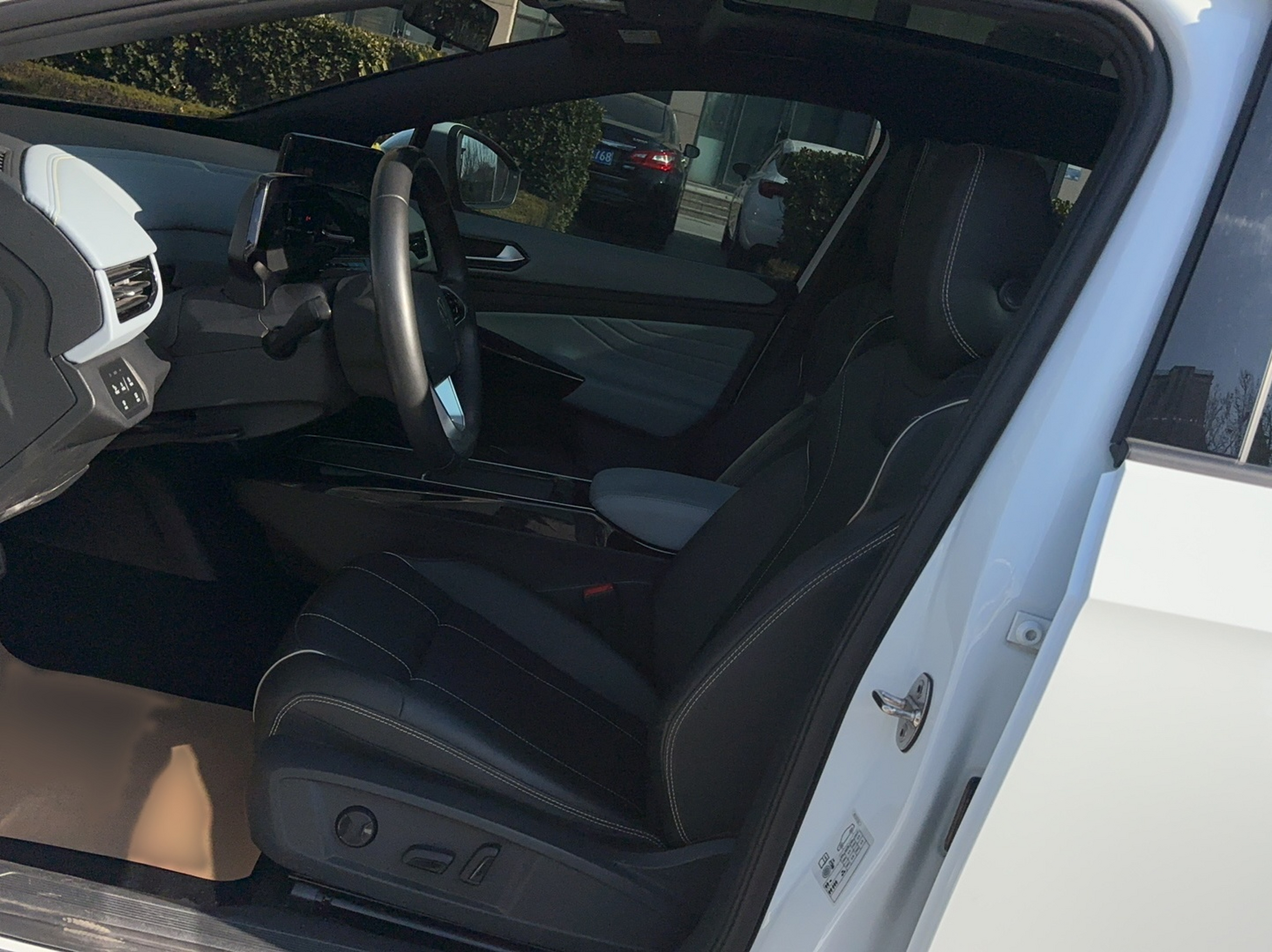 Переднее сиденье в автомобиле