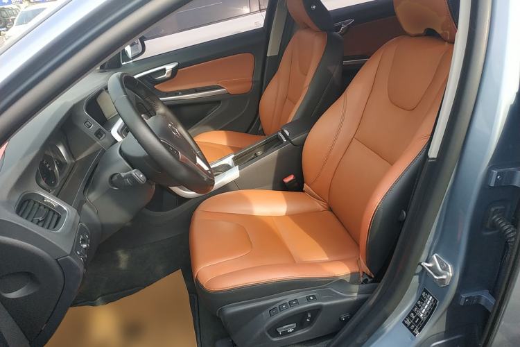 Used Volvo S60 2018 S60L T3 Smart Progress Edition
