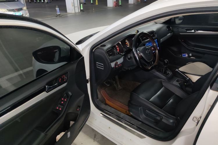 Used Volkswagen Sagitar 2015 230TSI Manual Comfort Version
