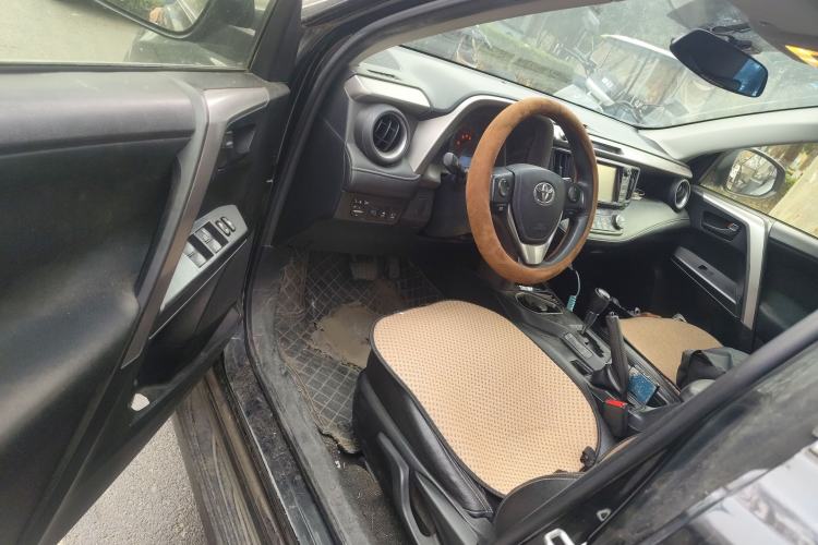 Used Toyota RAV4 2016 2.0L CVT Two-Wheel Drive Fashion Edition China V Standard
