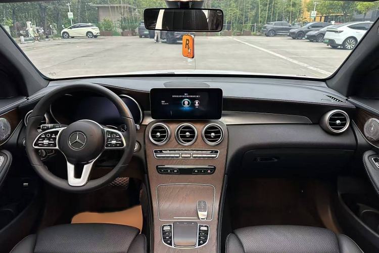 Used Mercedes-Benz GLC 2020 Facelift GLC 260 L 4MATIC Luxury Edition
