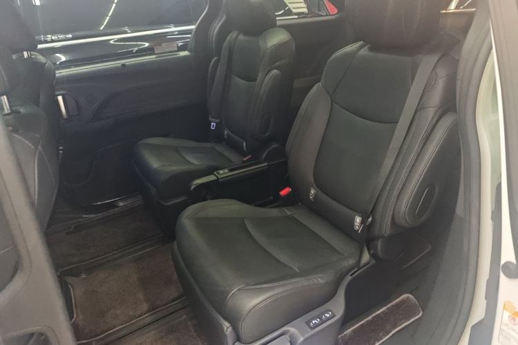 Used Toyota Sienna 2021 2.5L Hybrid Platinum Edition