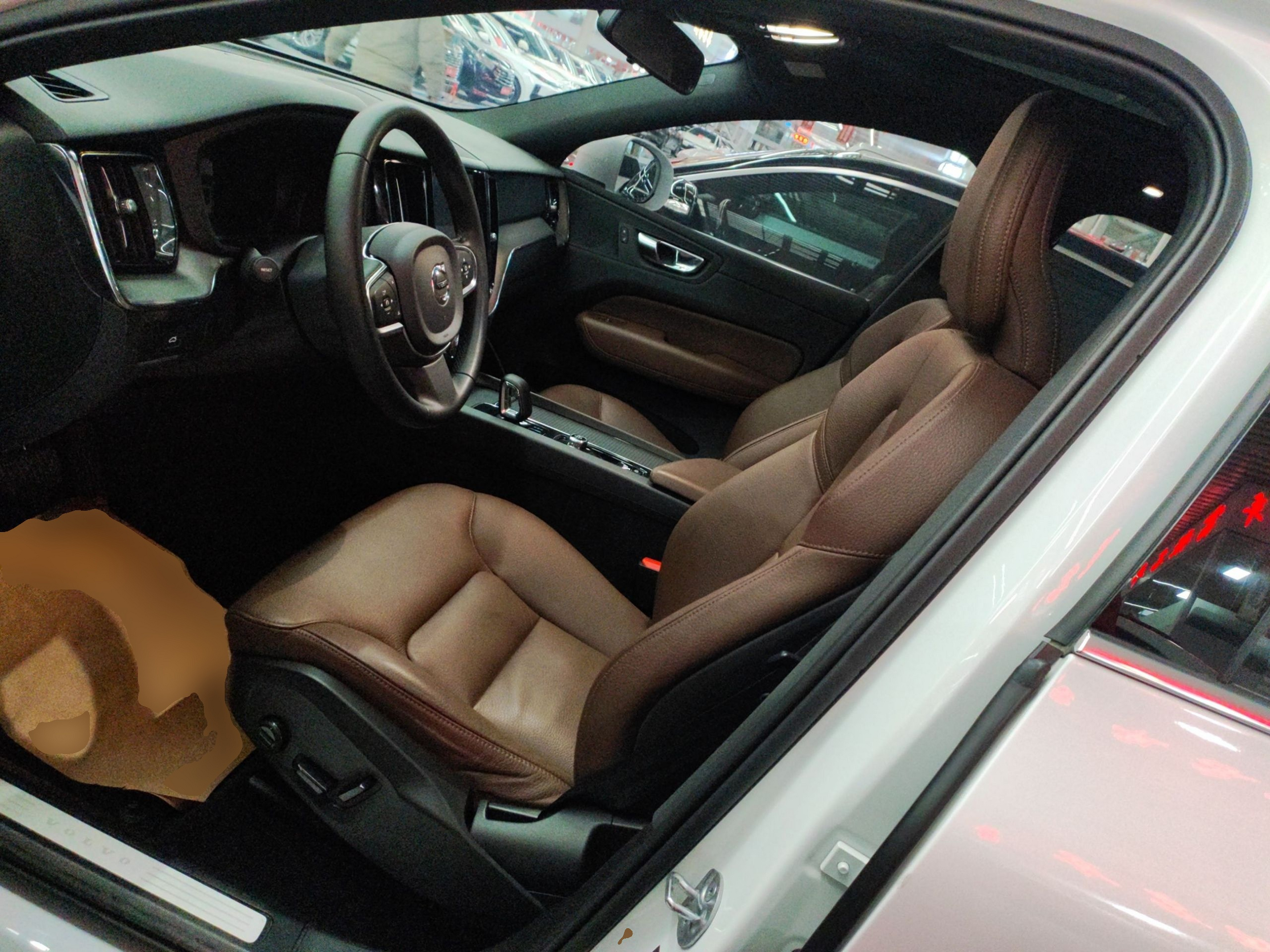 المقاعد الأمامية داخل السيارة