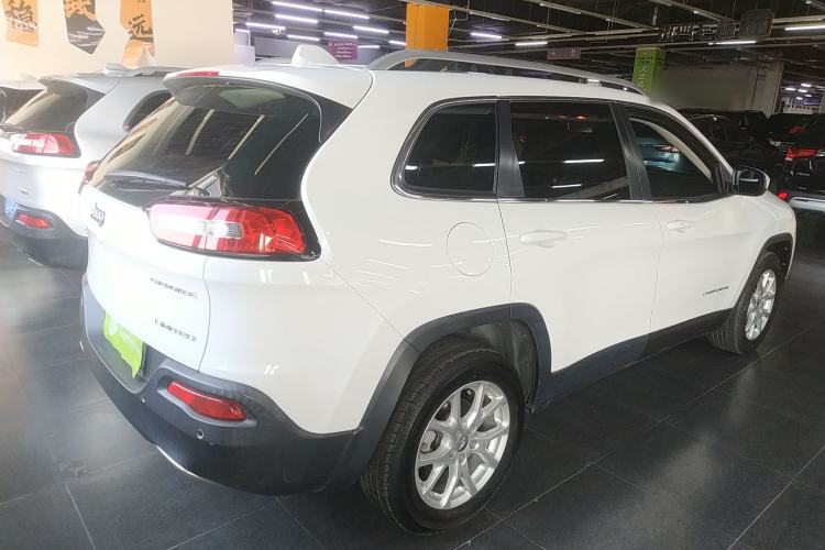 Used  Cherokee 2017 2.0L Superior Edition