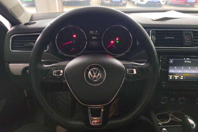 Used Volkswagen Sagitar 2017 230TSI Automatic Comfort Version
