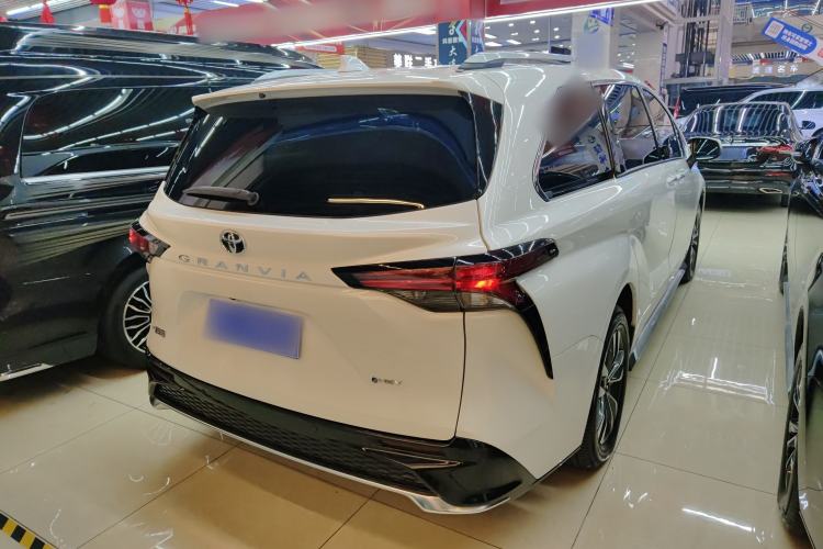 Used Toyota Granvia 2024 2.5L Hybrid Luxury Edition
