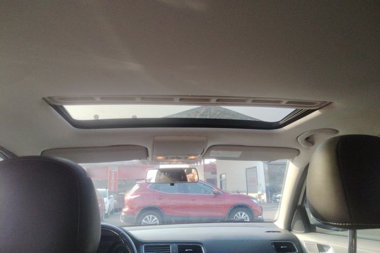 Used Volkswagen Lavida 2015 1.6L Automatic Comfort Edition
