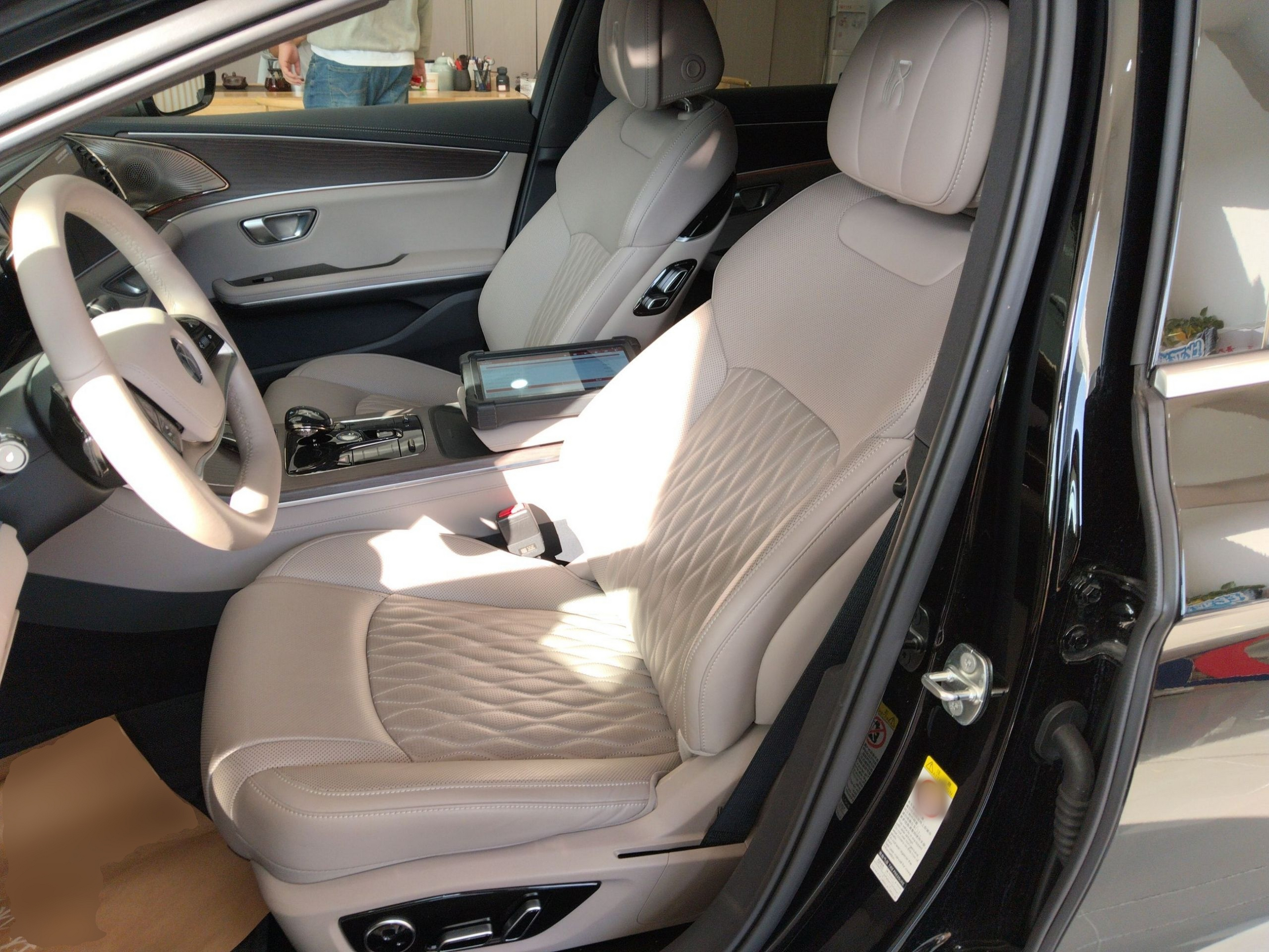 Переднее сиденье в автомобиле