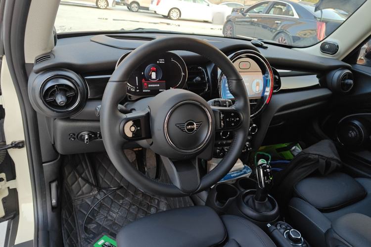 Used MINI MINI 2023 1.5T COOPER Artist