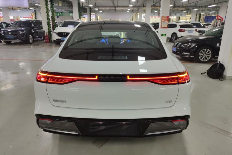 Used  E8 2025 575 km Exploration Intelligent Driving Edition
