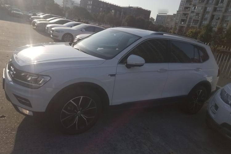 Used Volkswagen Tiguan L 2019 Revised 330TSI Automatic Two-Wheel Drive Smart & Luxury Edition China VI Standard
