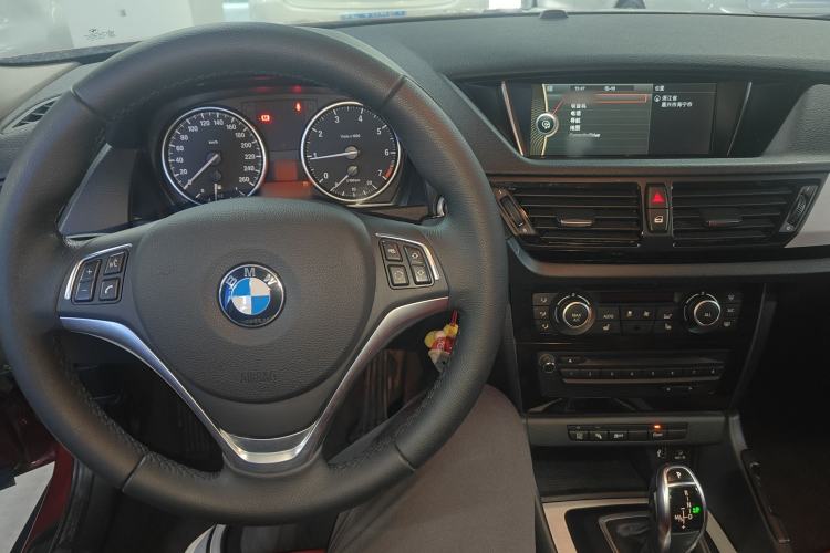 Used BMW X1 2014 sDrive18i Leading Model
