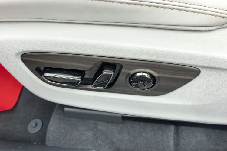 Used GAC Trumpchi GS8 2022 Dual-Engine Series 2.0TM Four-Wheel Drive Prestige Edition (6 Seats)
