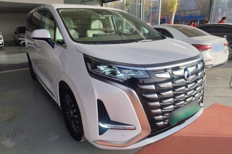 Used Denza D9 2022 DM-i 1040 Prestige Model
