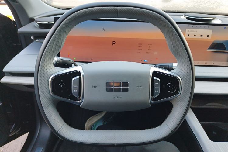 Used  E8 2024 550 km Range Rear-Wheel-Drive PRO