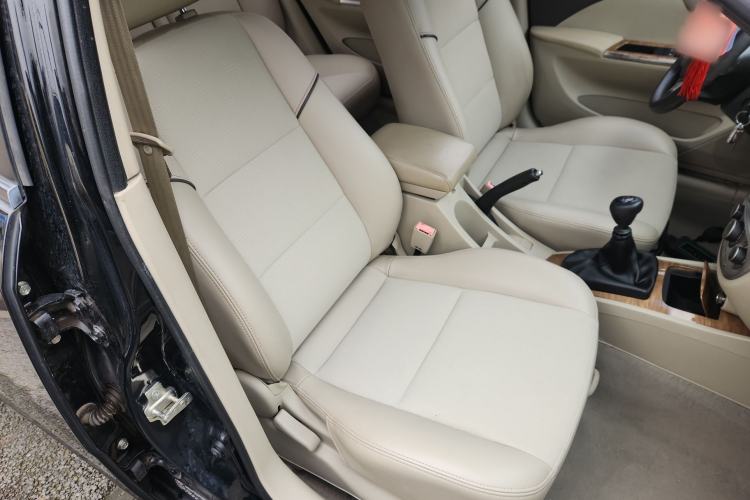 Used Buick Excelle 2015 1.5L Manual Classic Trim
