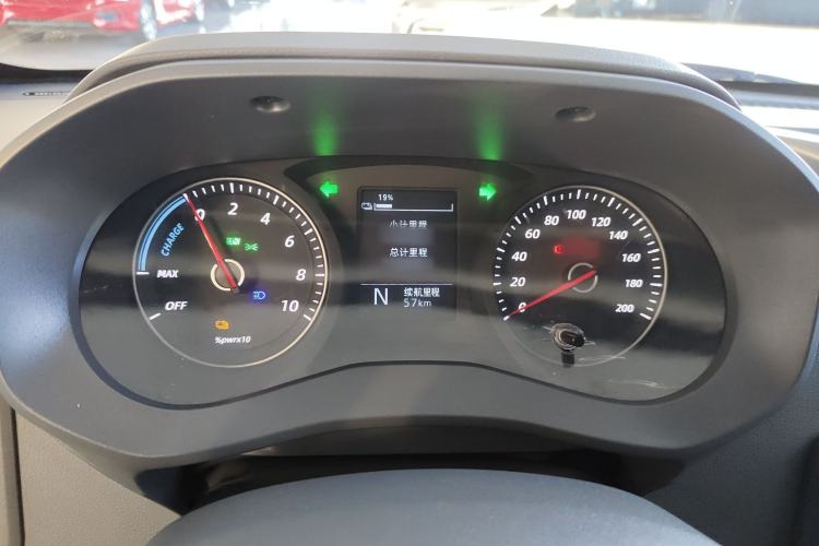 Used Wuling Yangguang 2024 300KM Comfort Version Passenger Van 75kW
