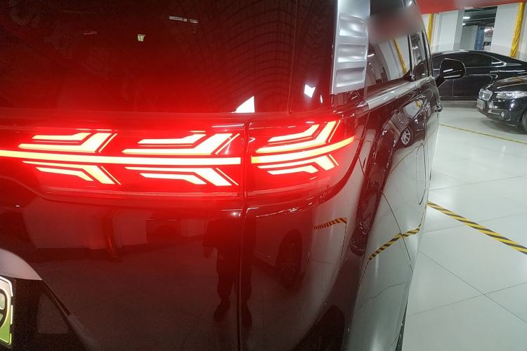 Used Denza D9 2022 DM-i 1040 Prestige Model