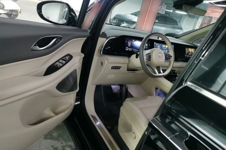 Used VOYAH Dream 2024 PHEV Extended-Range Premium Edition
