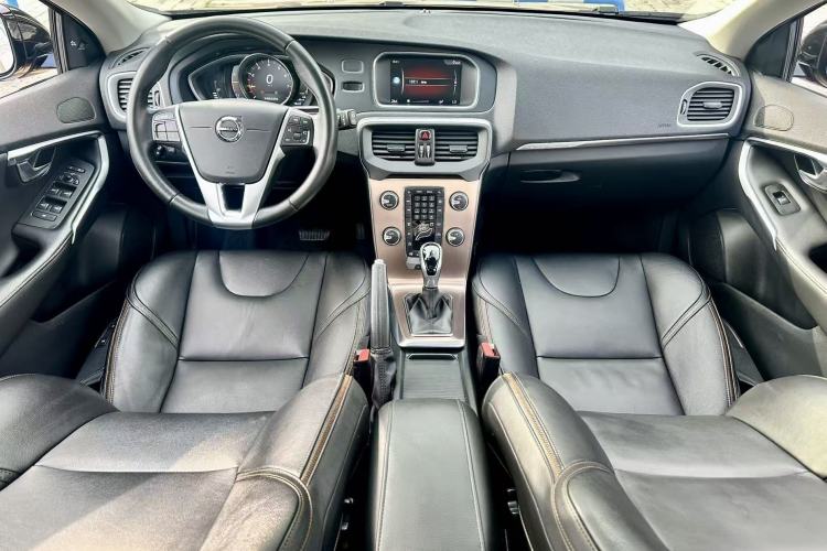 Used Volvo V40 2017 Cross Country T3 Zhiya Edition
