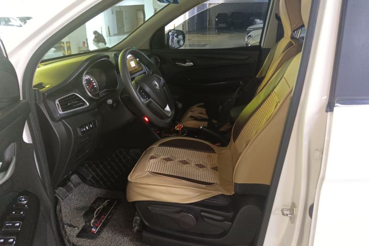 Used Baojun 730 2019 1.5L Manual Fashion Model 7-seater China VI
