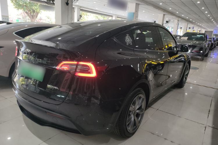 Used Tesla Model Y 2023 Rear-Wheel-Drive Version
