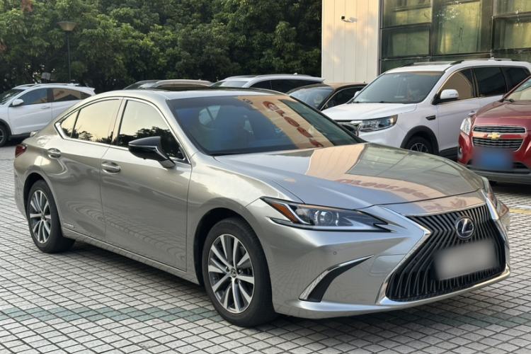 Used Lexus ES 2021 300h Excellence Edition

