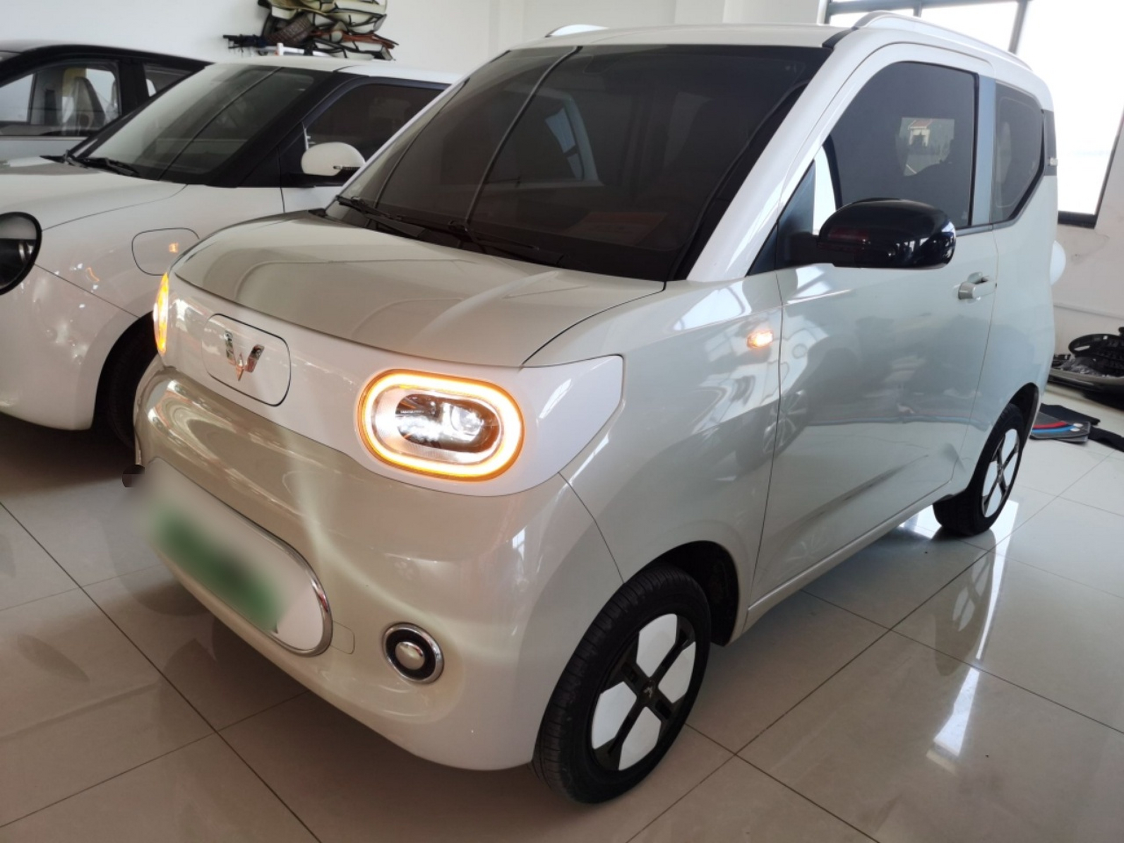 Под передней частью автомобиля