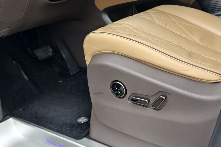 Used Denza D9 2022 DM-i 970 Four-Wheel Drive Flagship Model