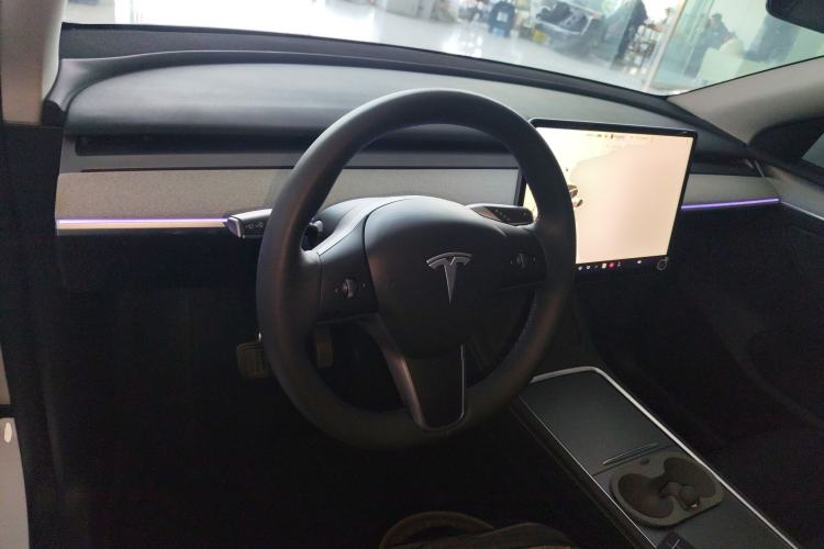 Used Tesla Model Y 2023 Rear-Wheel-Drive Version
