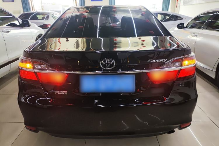 Used Toyota Camry 2016 2.0G 10th Anniversary Leading Edition
