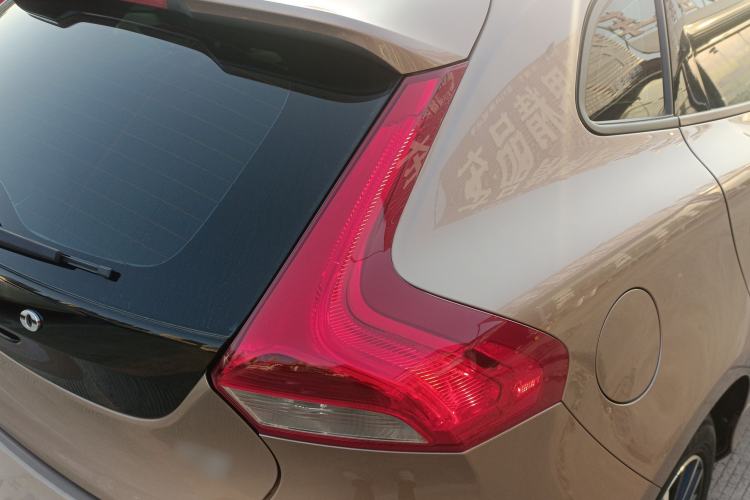 Used Volvo V40 2017 T3 Zhiyi Edition
