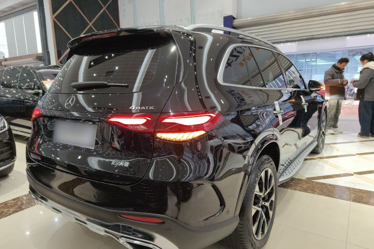 Used Mercedes-Benz GLC 2024 Facelifted GLC 260 L 4MATIC Luxury Version 5 Seats
