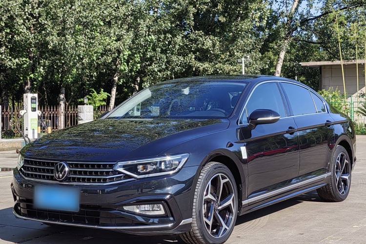 Used Volkswagen Magotan 2023 2 Million Units Limited Edition 330TSI DSG Leading Version
