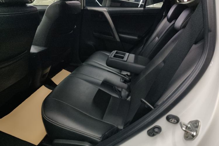 Used Toyota RAV4 2019 2.0L CVT Two-Wheel Drive Comfort Edition China VI Standard
