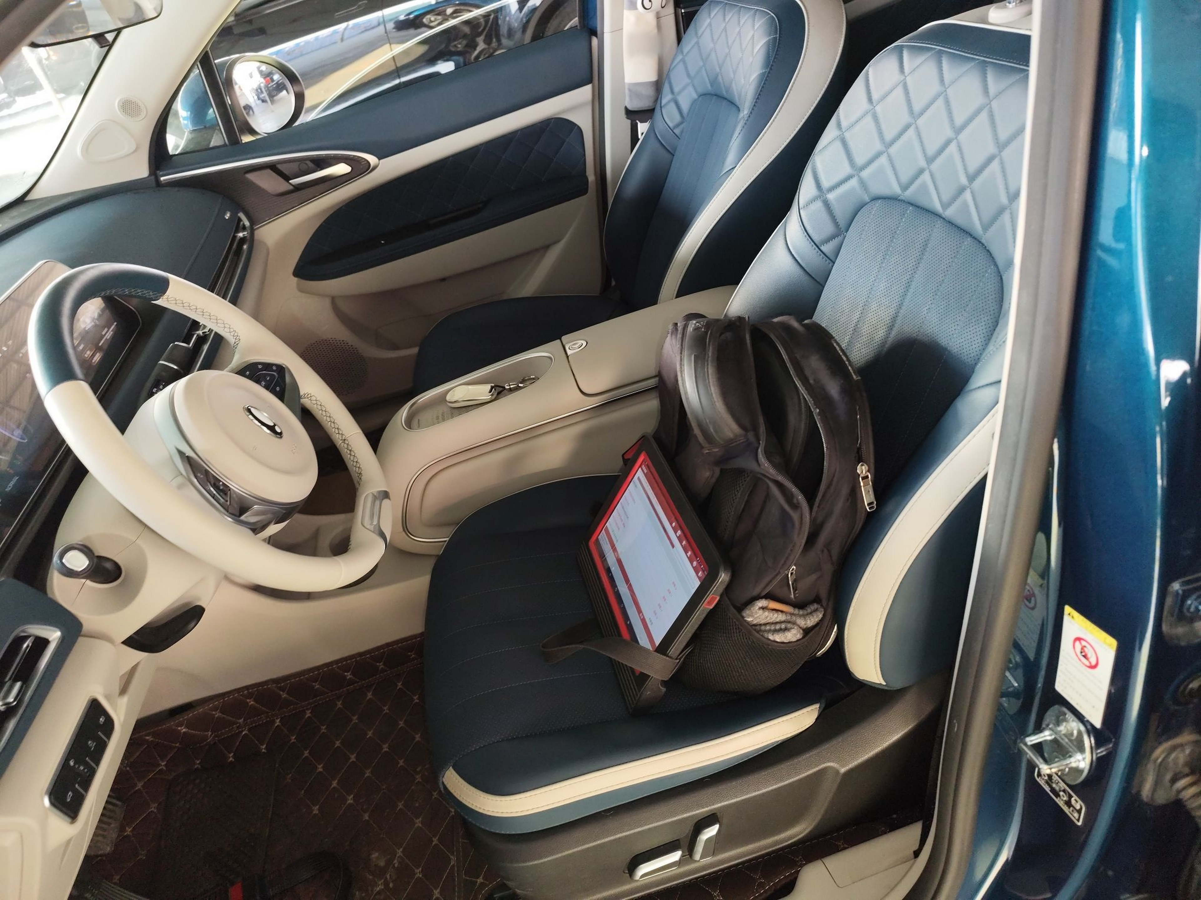 Переднее сиденье в автомобиле