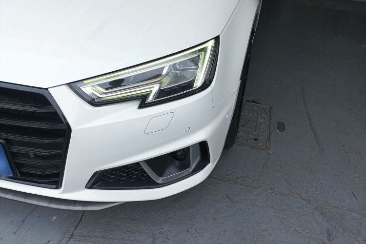 Used Audi A4L 2019 40 TFSI Fashion Edition China VI Emission Standard