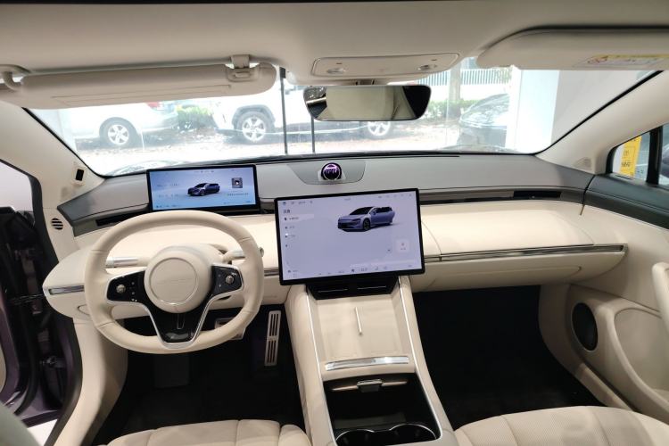 Used Hima Luxeed S7 2025 705 km Pro
