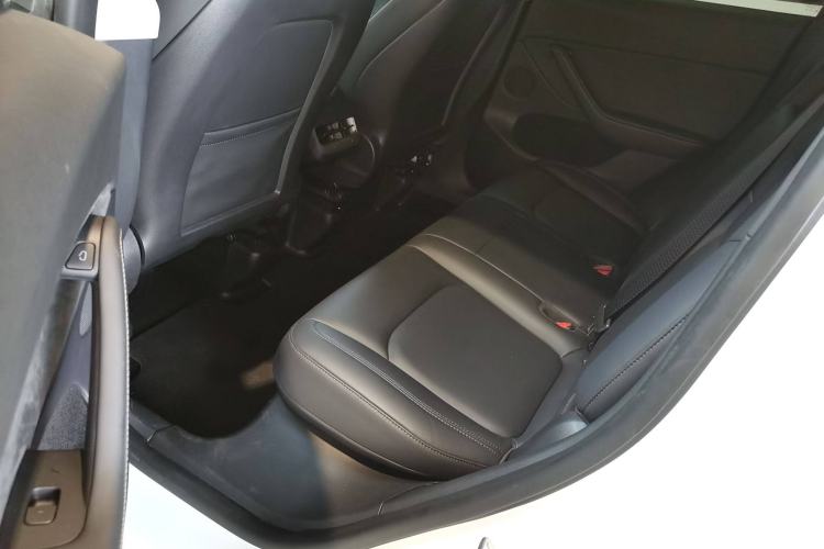 Used Tesla Model Y 2022 Long-Range All-Wheel-Drive Version
