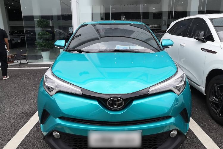 Used Toyota C-HR 2018 2.0L Luxury Sunroof Version China V Emission Standard
