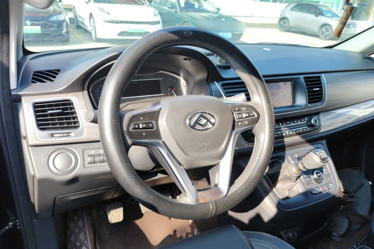 Used SAIC MAXUS G10 2021 2.0T Manual Elite Edition Diesel 7-Seater
