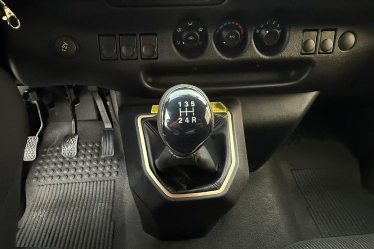 Used JMC Transit 2021 2.8T Space King Taurus Short Wheelbase Mid-Height 6-Seater Diesel Euro VI JX493
