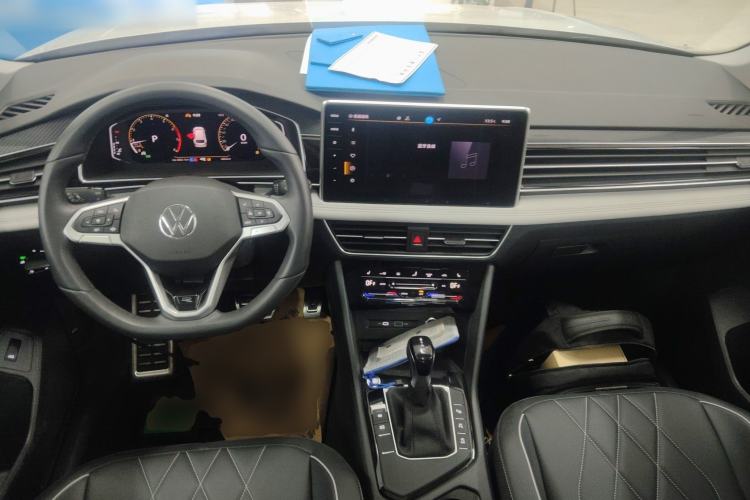 Used Volkswagen Tiguan L 2024 Outstanding Model 330TSI Automatic Two-Wheel Drive R-Line Dragon Glory Edition
