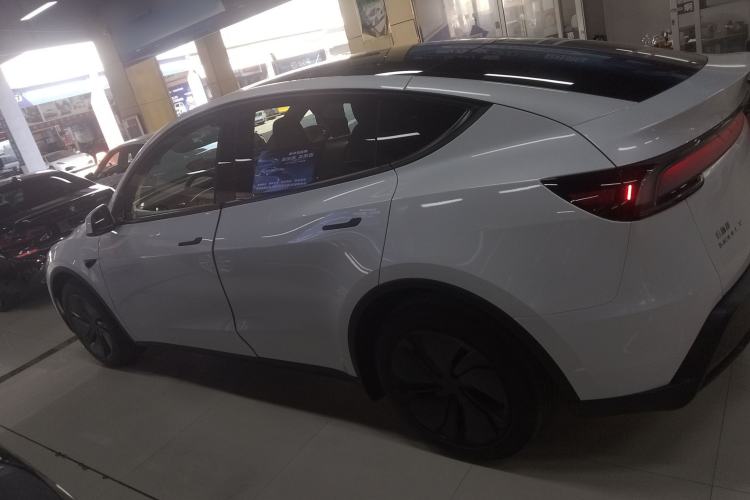 Used Tesla Model Y 2025 Rear-Wheel-Drive Version
