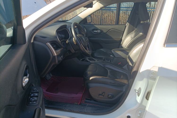 Used  Cherokee 2017 2.0L Superior Edition